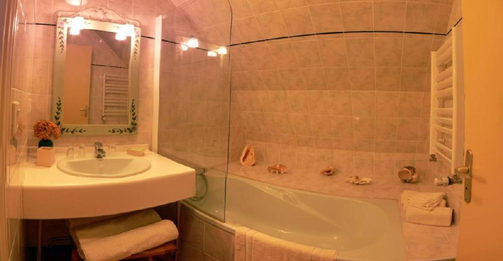 Maison D'Hotes La Nichee Rochefort-Montagne Ngoại thất bức ảnh